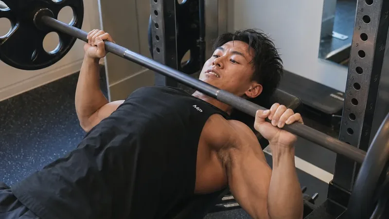 筋トレ上半身を効果的に鍛える方法｜部位別メニューと正しい順番を解説