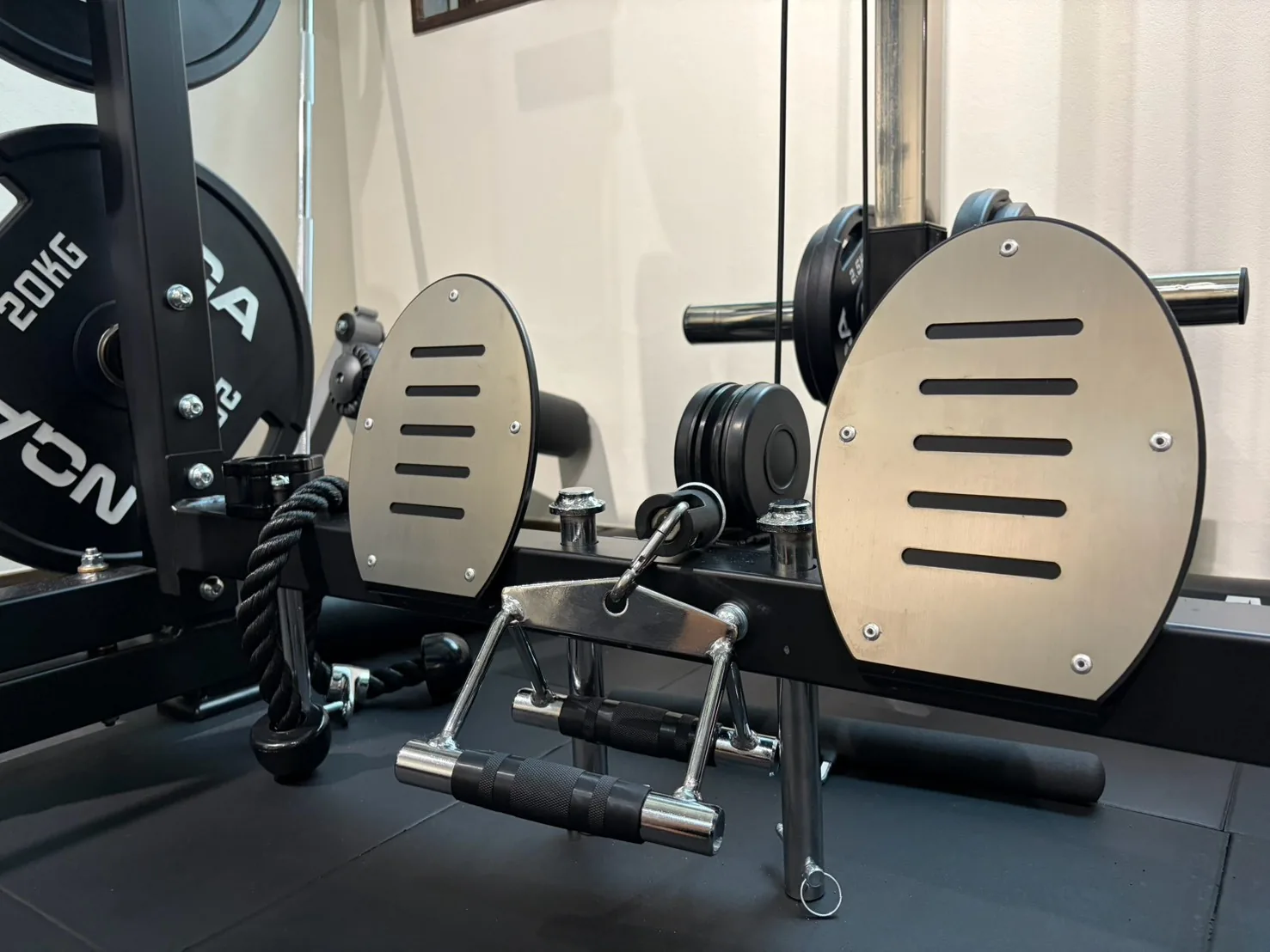 EVOLGEAR製パワーラックとケーブルマシンのアタッチメント — FIT STAGE江坂店