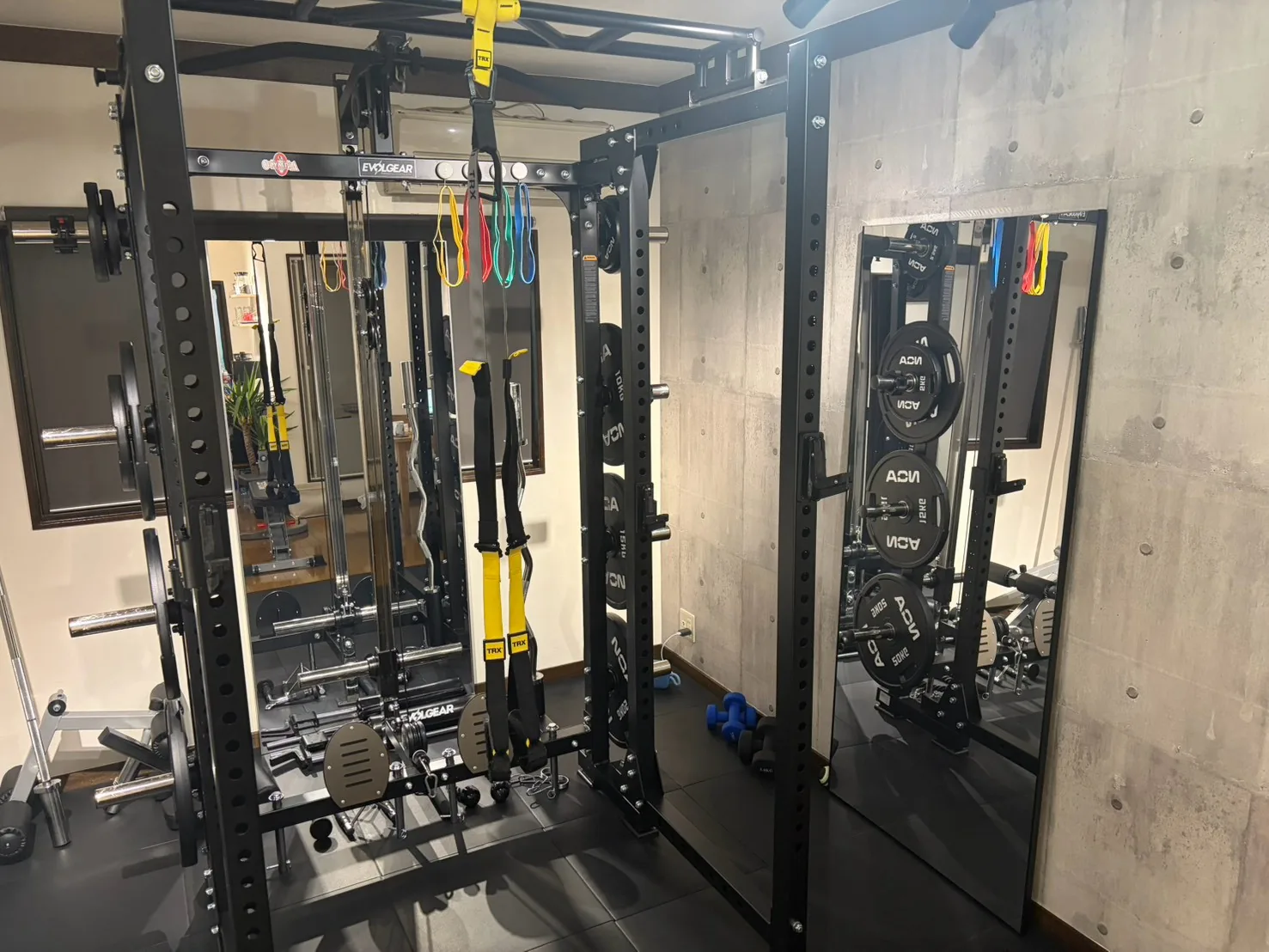 EVOLGEAR power rack, TRX and a mirror for form checks at FIT STAGE Esaka