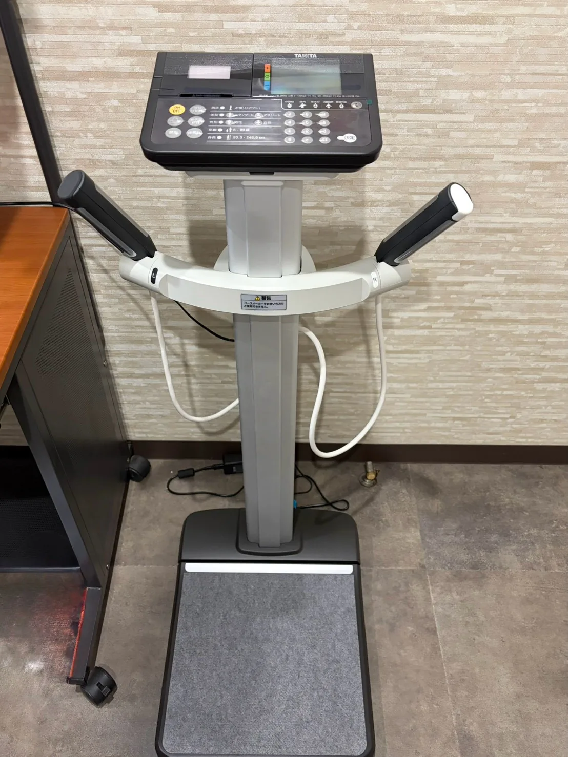 FIT STAGE 庄内店の体組成計。筋肉量と体脂肪を毎回記録する